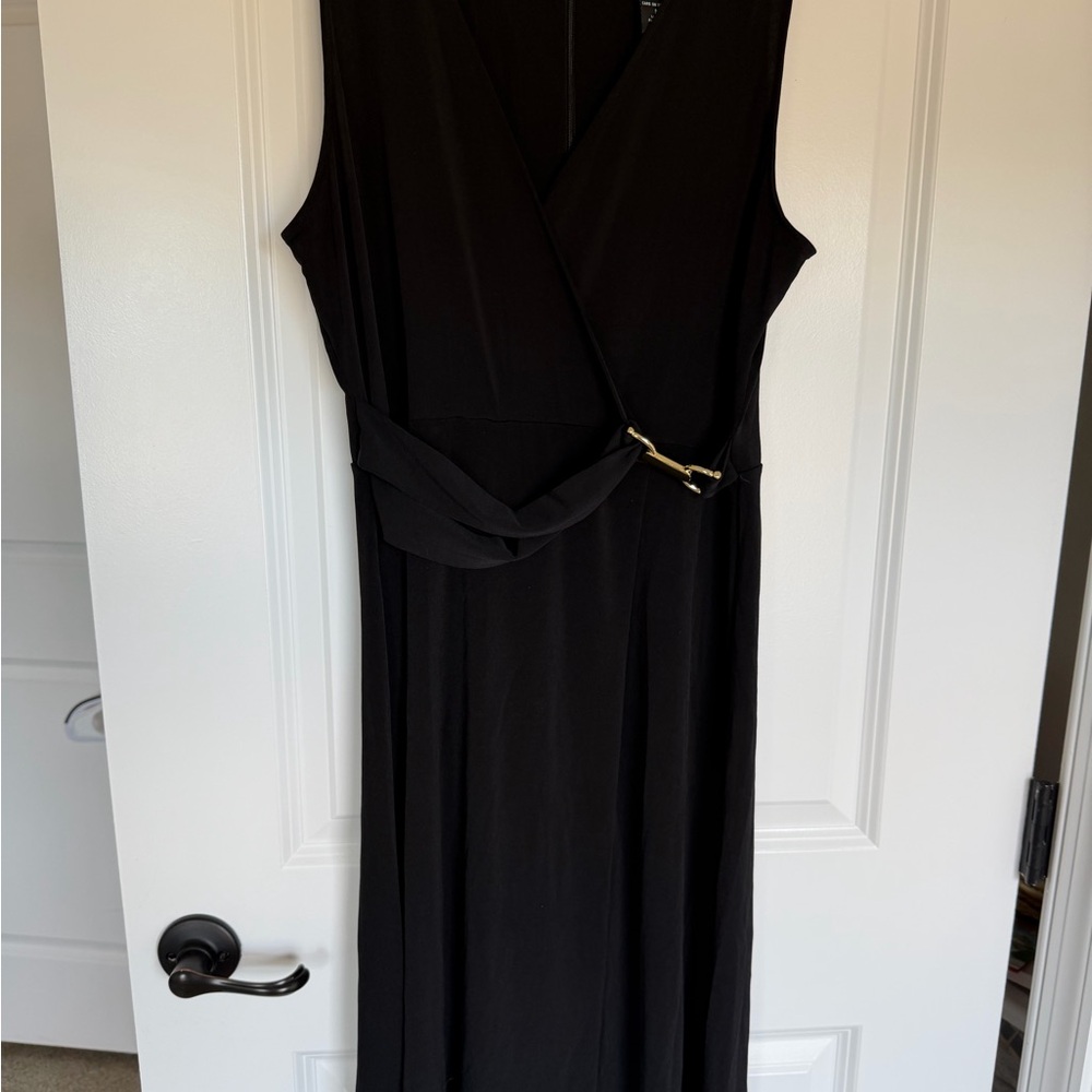 Excellent Condition. Medium New York & Company Sleeveless Dress